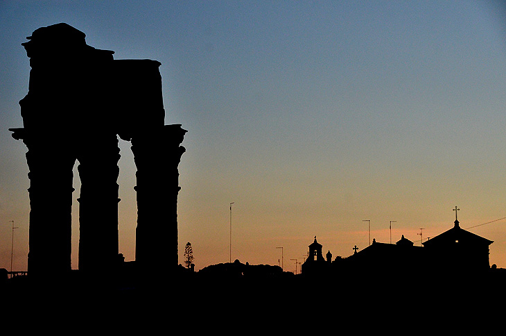 Roma: Tempio di Vespasiano e Tito