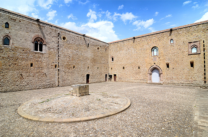 Castel Lagopesole: Il Castello di Federico II