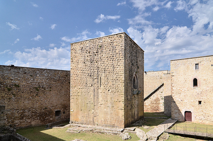 Castel Lagopesole: Castello federiciano