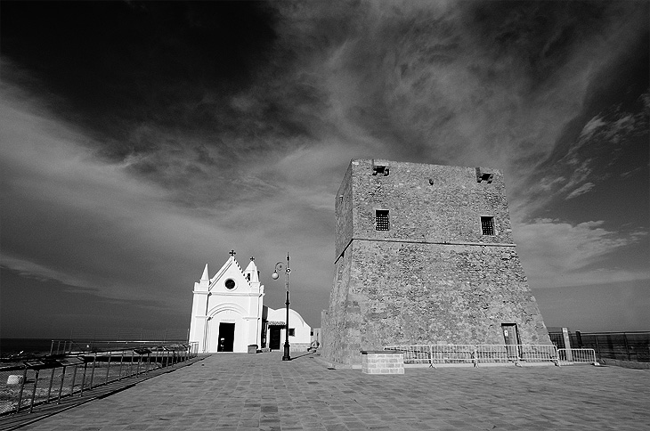 Capo Colonna: Santuario di Santa Maria di Capocolonna e Torre di Nao