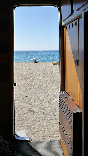 Mavrovouni Beach: Camper con vista