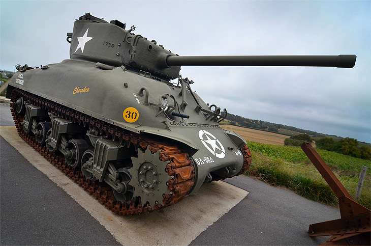 Musée Mémoires 39-45: Tank Sherman M4A1
