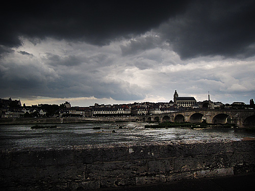Blois: Cielo grigio su...