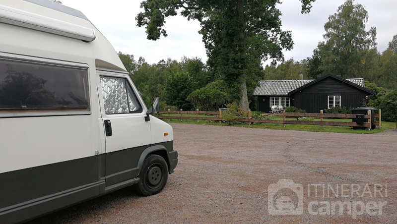 Parcheggio zona balneare sul lago Västersjön