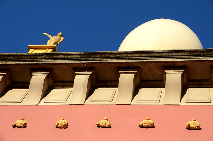 Figueres: Teatro-Museo Dalí