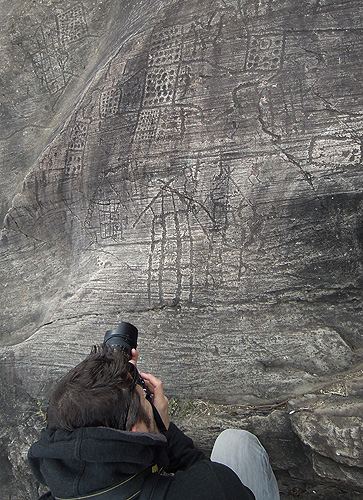 Arte rupestre in Val Camonica: Fotografare le incisioni rupestri