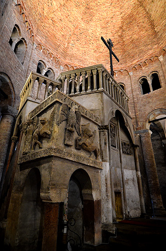Bologna: Basilica del Sepolcro a Santo Stefano