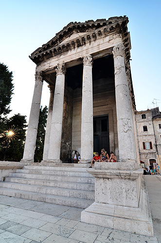 Pola (Pula): Tempio di Augusto e della dea Roma