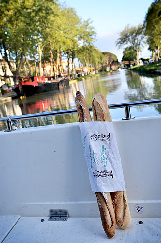 Sallèles-d'Aude: Baguette a colazione