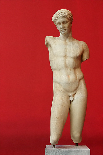 Museo Nazionale di Atene: Statua in marmo