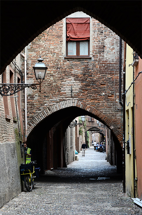 Ferrara: Via delle Volte