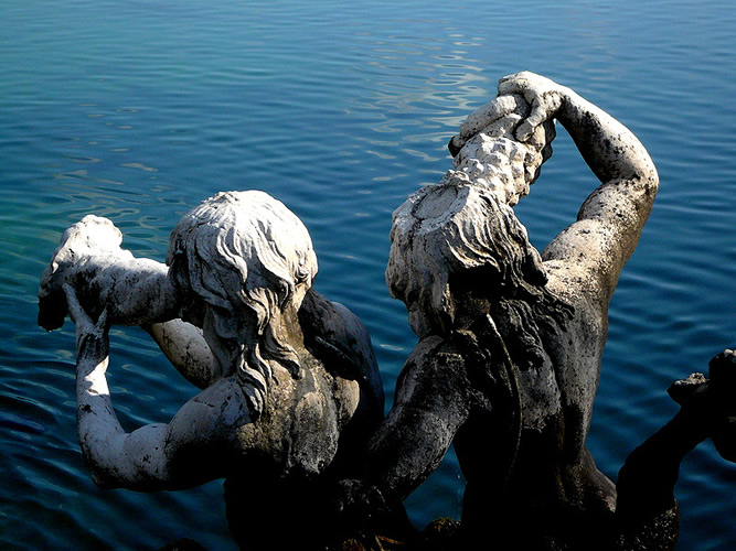 Reggia di Caserta: Statue su blu