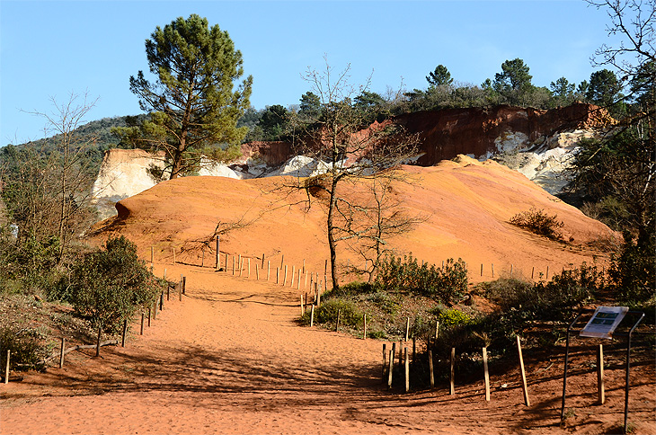 Rustrel: Le Colorado Provençal