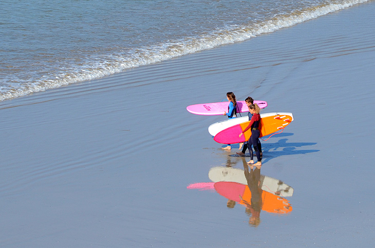 Plage de Kerloc'h: Surfer girls