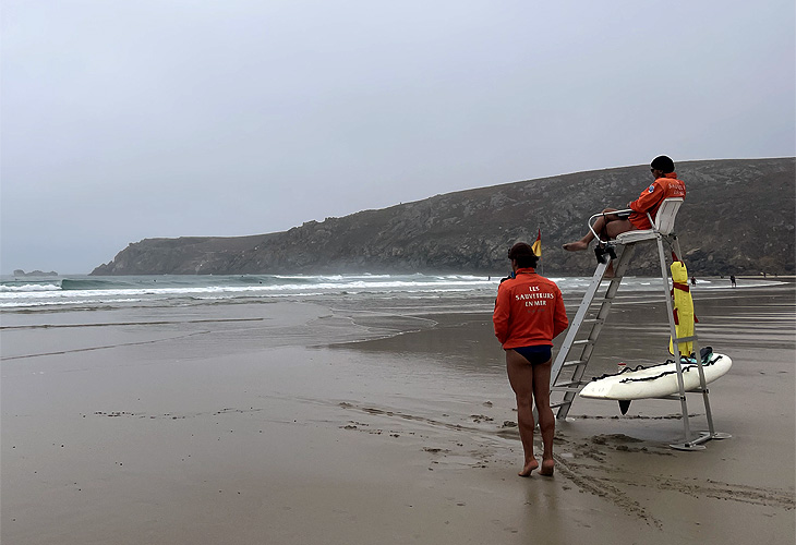 Plage de la Baie des Trépassés: Baywatch