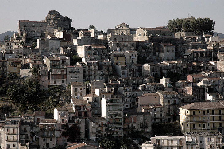 Castiglione di Sicilia: Case