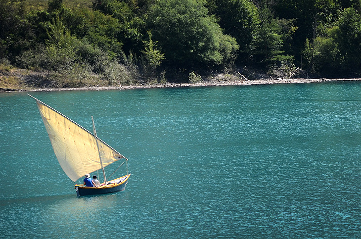 Lac de Serre-Ponçon: Vela