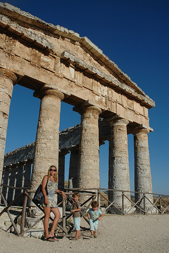 Segesta: La famiglia al tempio