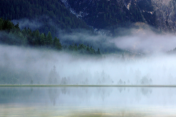 Lago di Dobbiaco: Nebbia mattutina